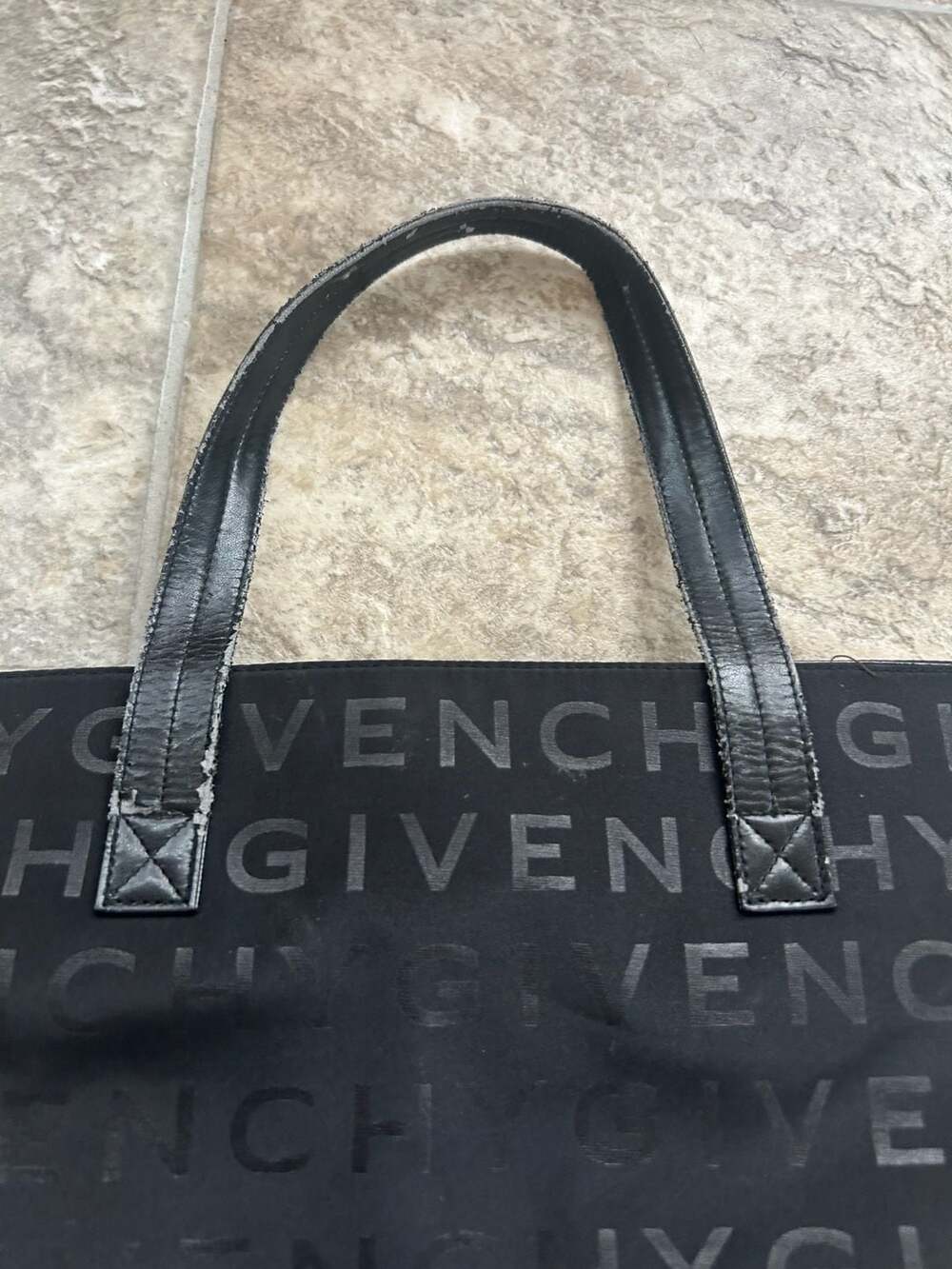 Givenchy - Picture 6 of 9